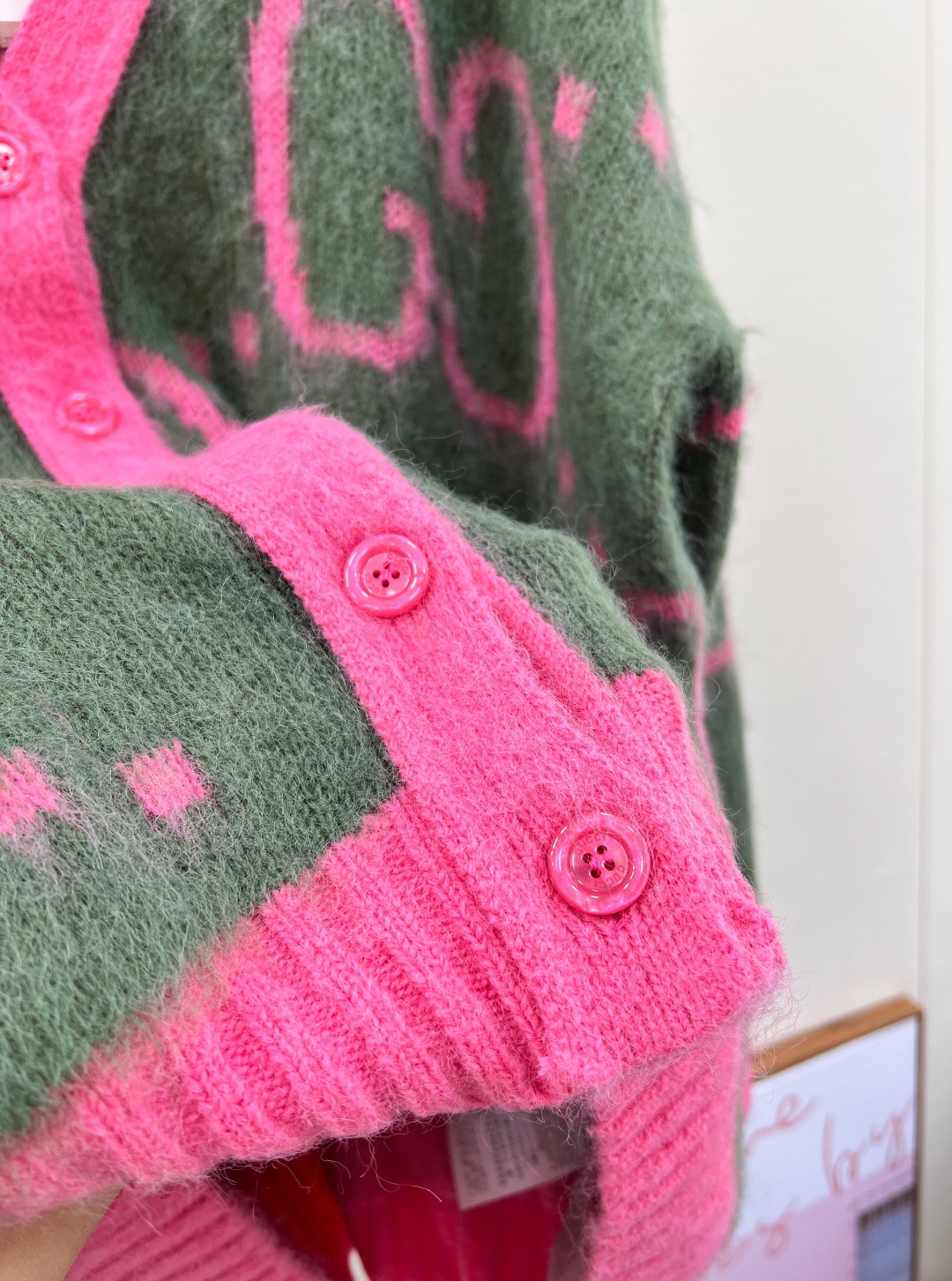 🆕Gucci最新款开衫外套！复古风的领袖者 正反俩面都可以穿 采用进口拉绒羊毛➕马海毛混纺而成！非常有份