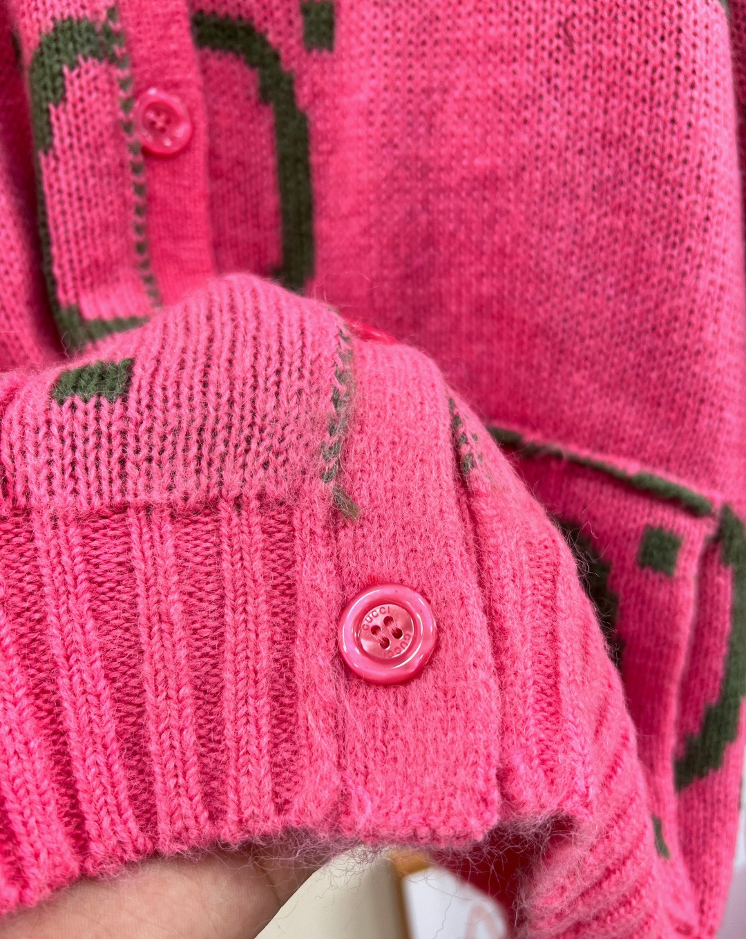 🆕Gucci最新款开衫外套！复古风的领袖者 正反俩面都可以穿 采用进口拉绒羊毛➕马海毛混纺而成！非常有份