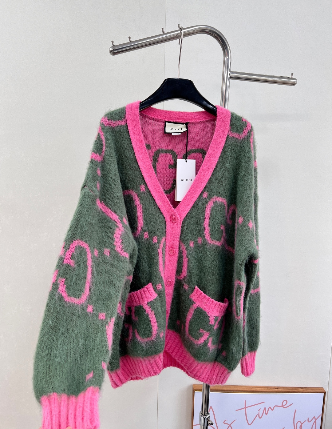 🆕Gucci最新款开衫外套！复古风的领袖者 正反俩面都可以穿 采用进口拉绒羊毛➕马海毛混纺而成！非常有份