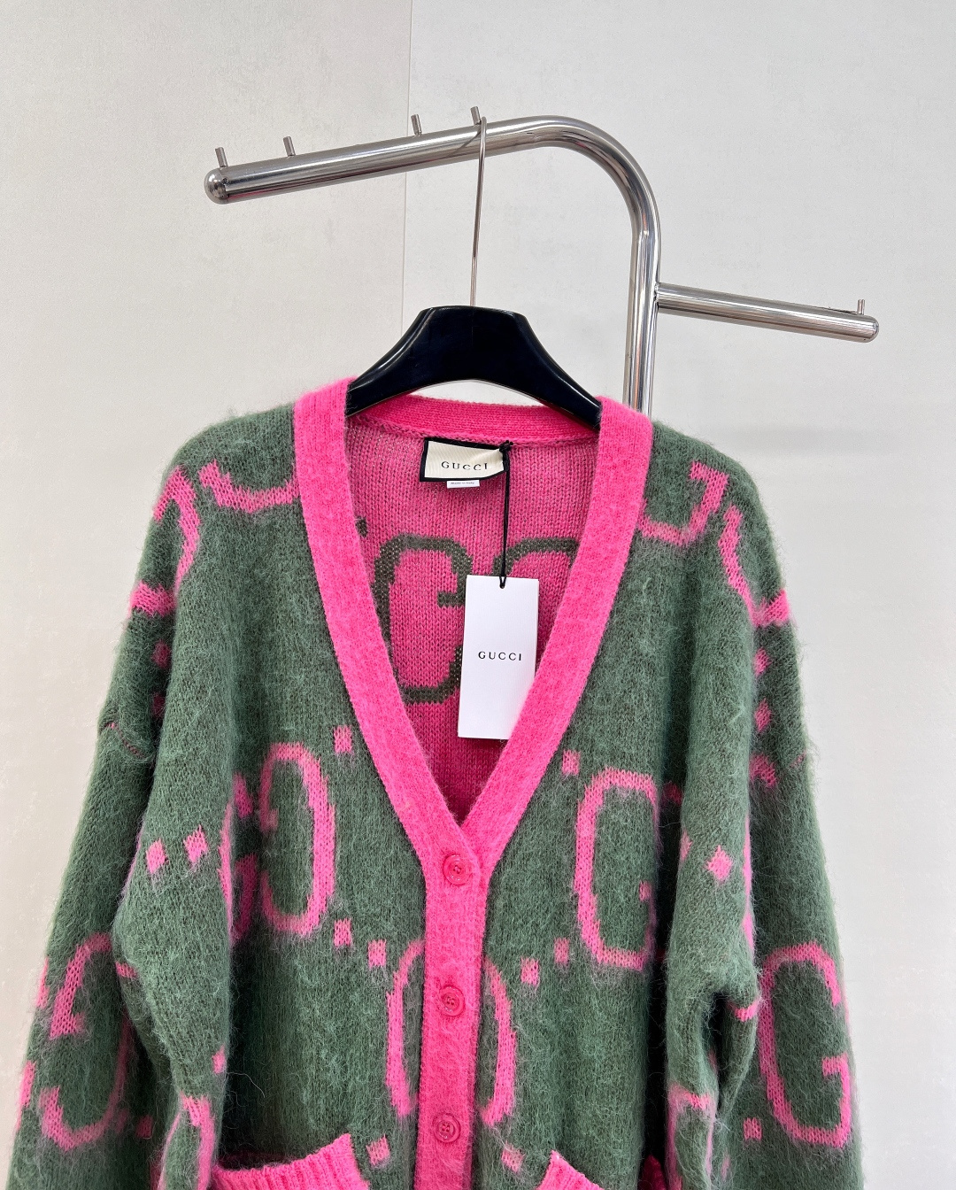 🆕Gucci最新款开衫外套！复古风的领袖者 正反俩面都可以穿 采用进口拉绒羊毛➕马海毛混纺而成！非常有份