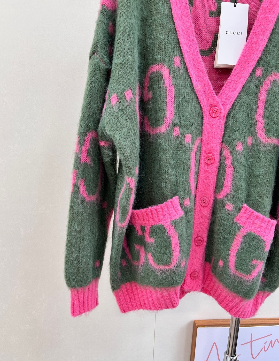 🆕Gucci最新款开衫外套！复古风的领袖者 正反俩面都可以穿 采用进口拉绒羊毛➕马海毛混纺而成！非常有份