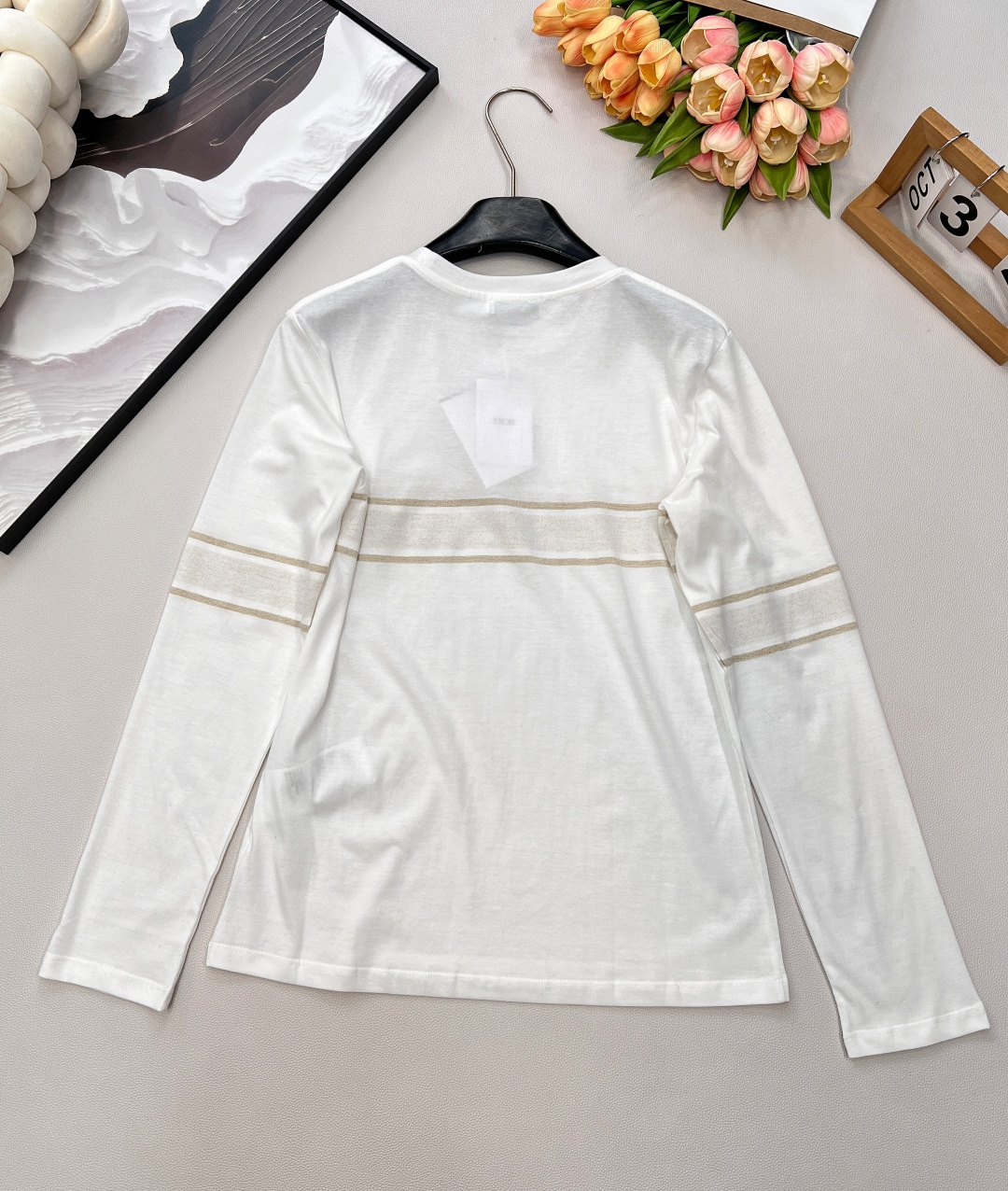 🆕 DIOR 幸运五角星⭐️字母刺绣长袖T恤✨ DIOR标志性幸运五角星字母刺绣，将高级定制精神注入日常