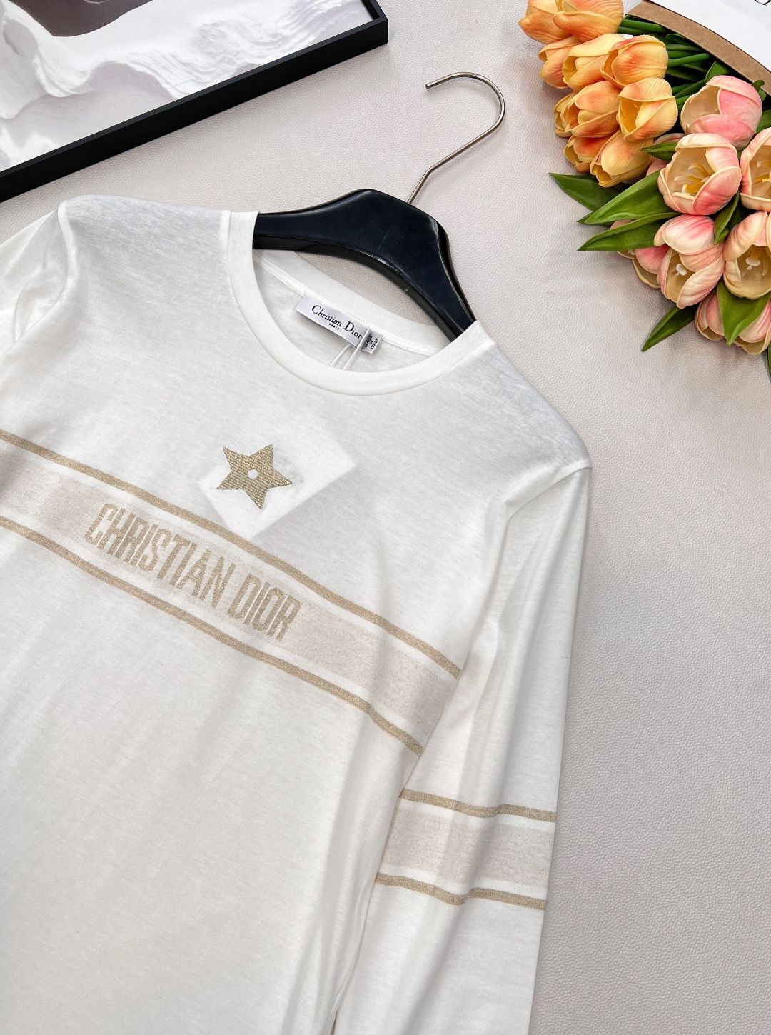 🆕 DIOR 幸运五角星⭐️字母刺绣长袖T恤✨ DIOR标志性幸运五角星字母刺绣，将高级定制精神注入日常