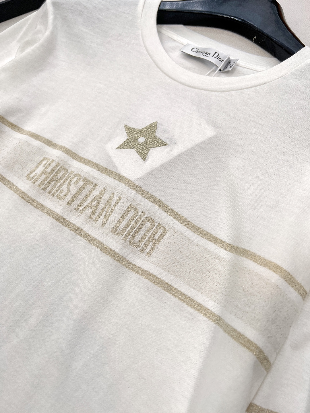 🆕 DIOR 幸运五角星⭐️字母刺绣长袖T恤✨ DIOR标志性幸运五角星字母刺绣，将高级定制精神注入日常