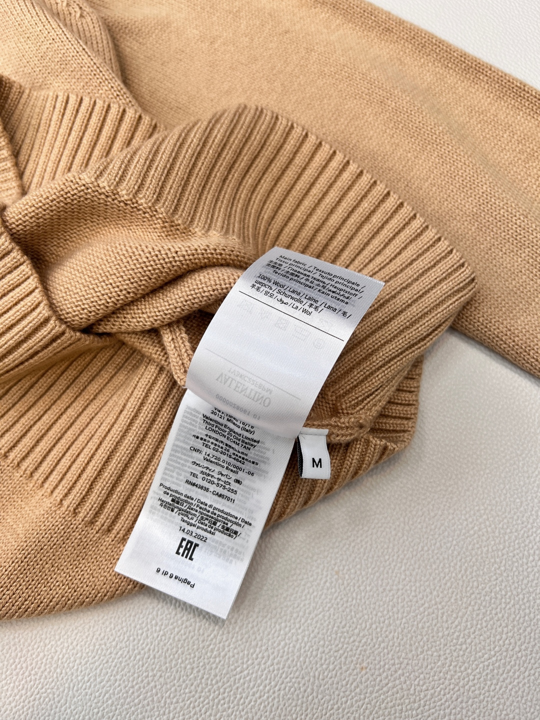 🆕 VALENTINO新款V领针织毛衣..🔖🔖华伦天奴专柜同步 这件太太太美了！学院风满满 减龄还得是她