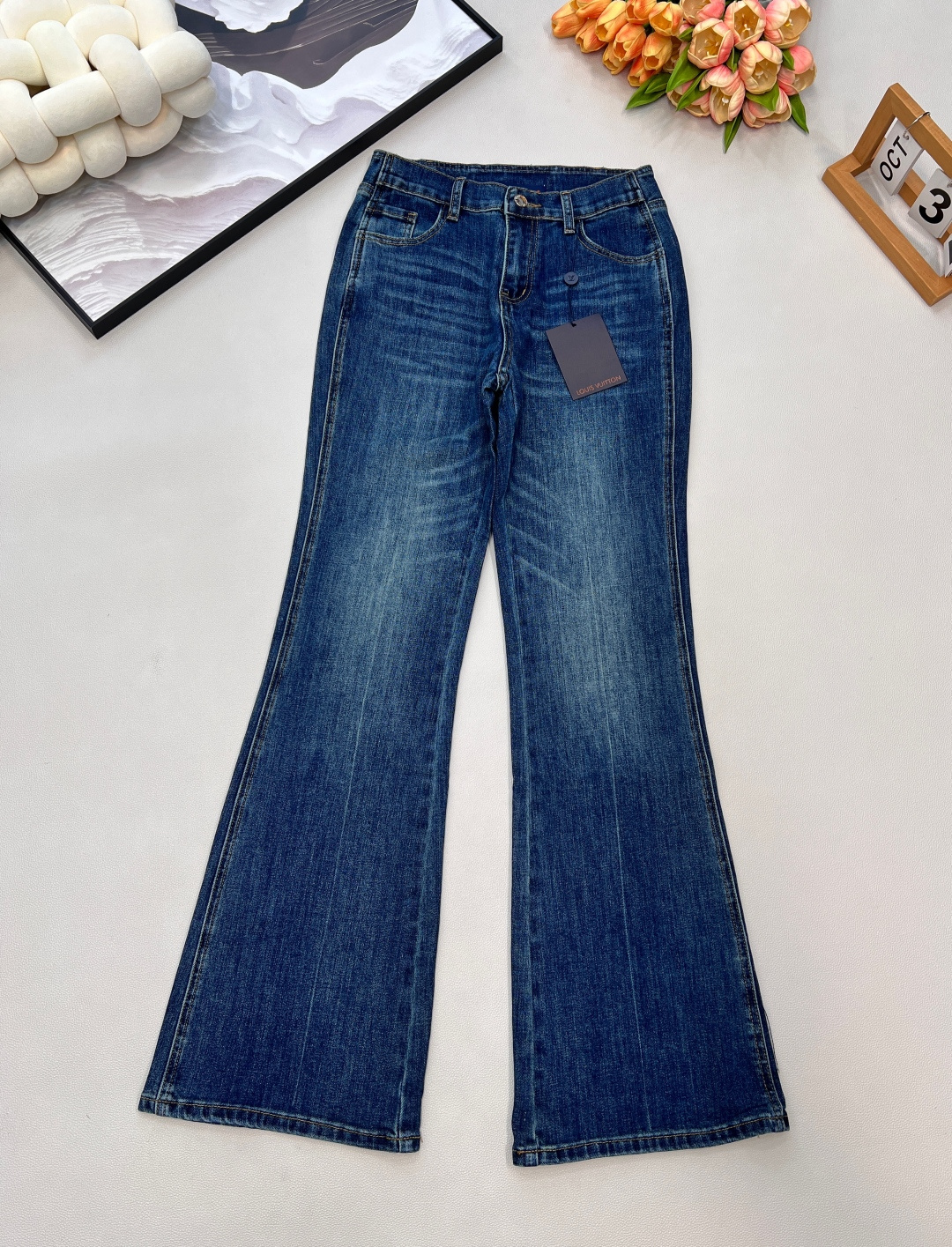 NO:569214,LOUIS VUITTON25 new autumn and winter classic waistband embossed elastic micro horn, it can be said to be a very, very perfect version!  It has a unique effect of making you look taller and slimmer. It is clean and tidy overall. It is super comfortable and convenient for daily commuting to work and class!  Beautiful, high-end and versatile!  Customized high-end imported stretch fabrics, you will know as soon as you receive it. Complete three standards, large shipments, size SML code, Louis Vuitton, Alexander Wang19860909LOUIS VUITTON25秋冬新款经典腰头压花弹力微喇叭,可以说是非常非常完美的版型！显高显瘦效果一绝,整体干净利落,上班上课日常通勤搭配超级舒服方便！好看高级百搭！定制高级的进口弹力面料,收到手就知道.三标齐全,大货出 尺码sml 编码,,louis vuitton,alexander wang,Women's clothing