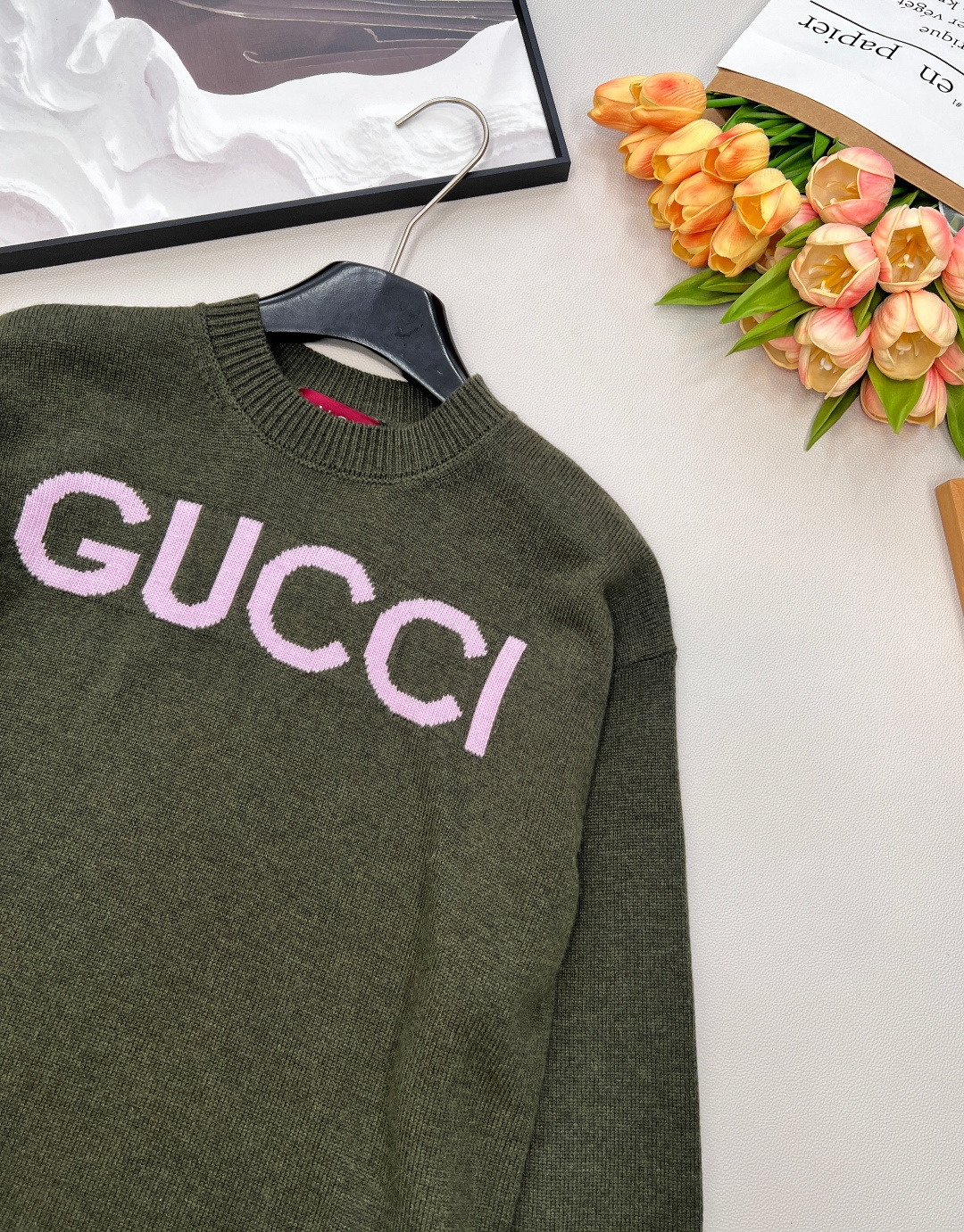 🆕 GUCCI 新款嵌花字母圆领长袖羊毛针织衫这个不是印花哦，全部都是精工嵌花出来的，非常费工费时，成本