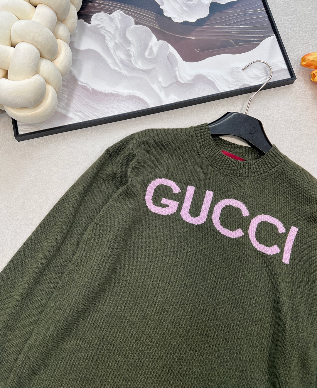🆕 GUCCI 新款嵌花字母圆领长袖羊毛针织衫这个不是印花哦，全部都是精工嵌花出来的，非常费工费时，成本