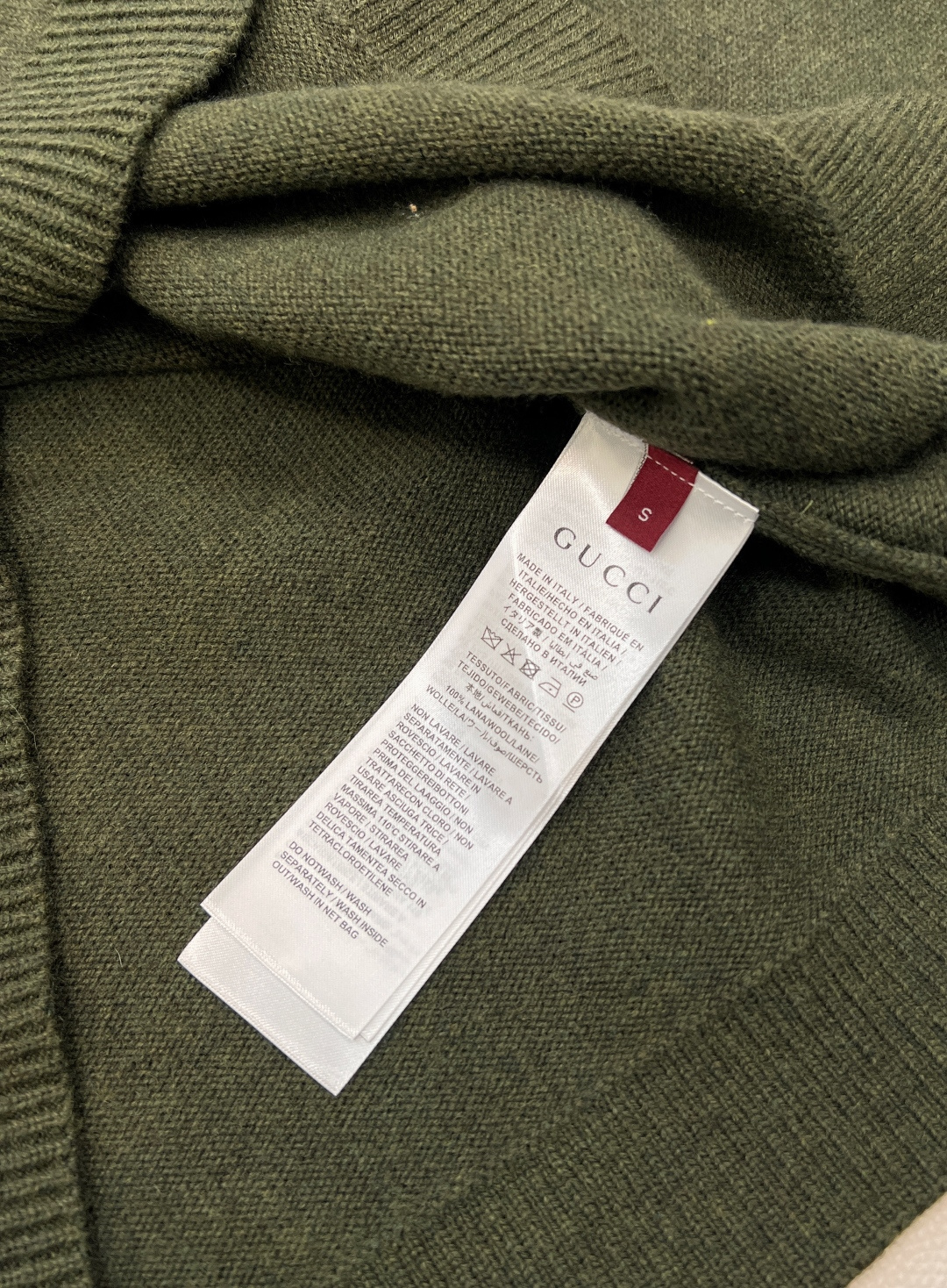 🆕 GUCCI 新款嵌花字母圆领长袖羊毛针织衫这个不是印花哦，全部都是精工嵌花出来的，非常费工费时，成本