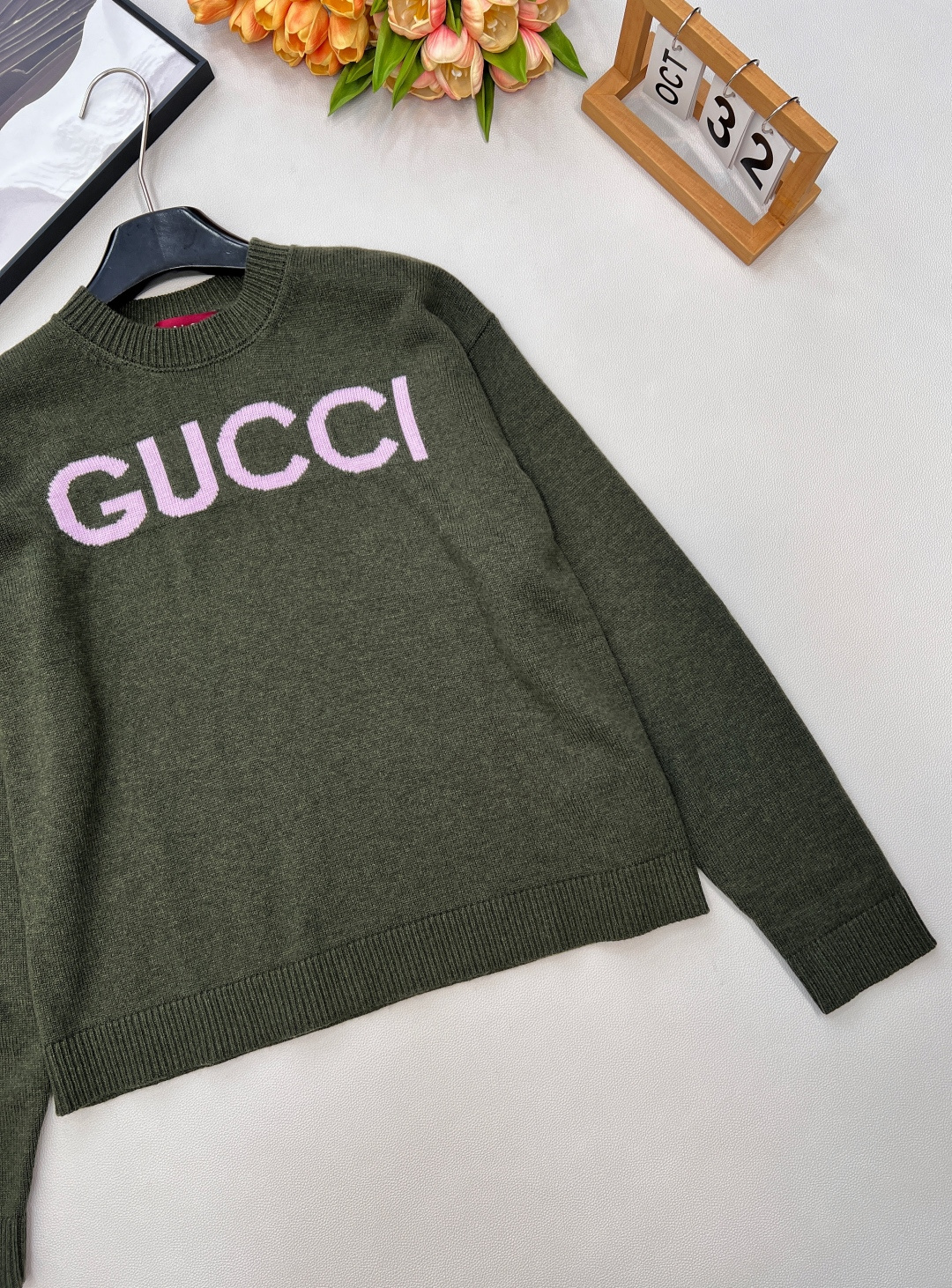 🆕 GUCCI 新款嵌花字母圆领长袖羊毛针织衫这个不是印花哦，全部都是精工嵌花出来的，非常费工费时，成本