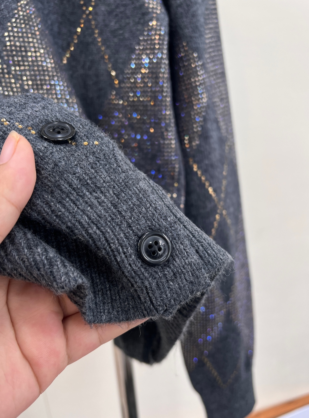 🆕Alexander wang2025新款烫钻菱格提花针织开衫，定制YB羊毛纱线织造，质感细腻，舒适好穿