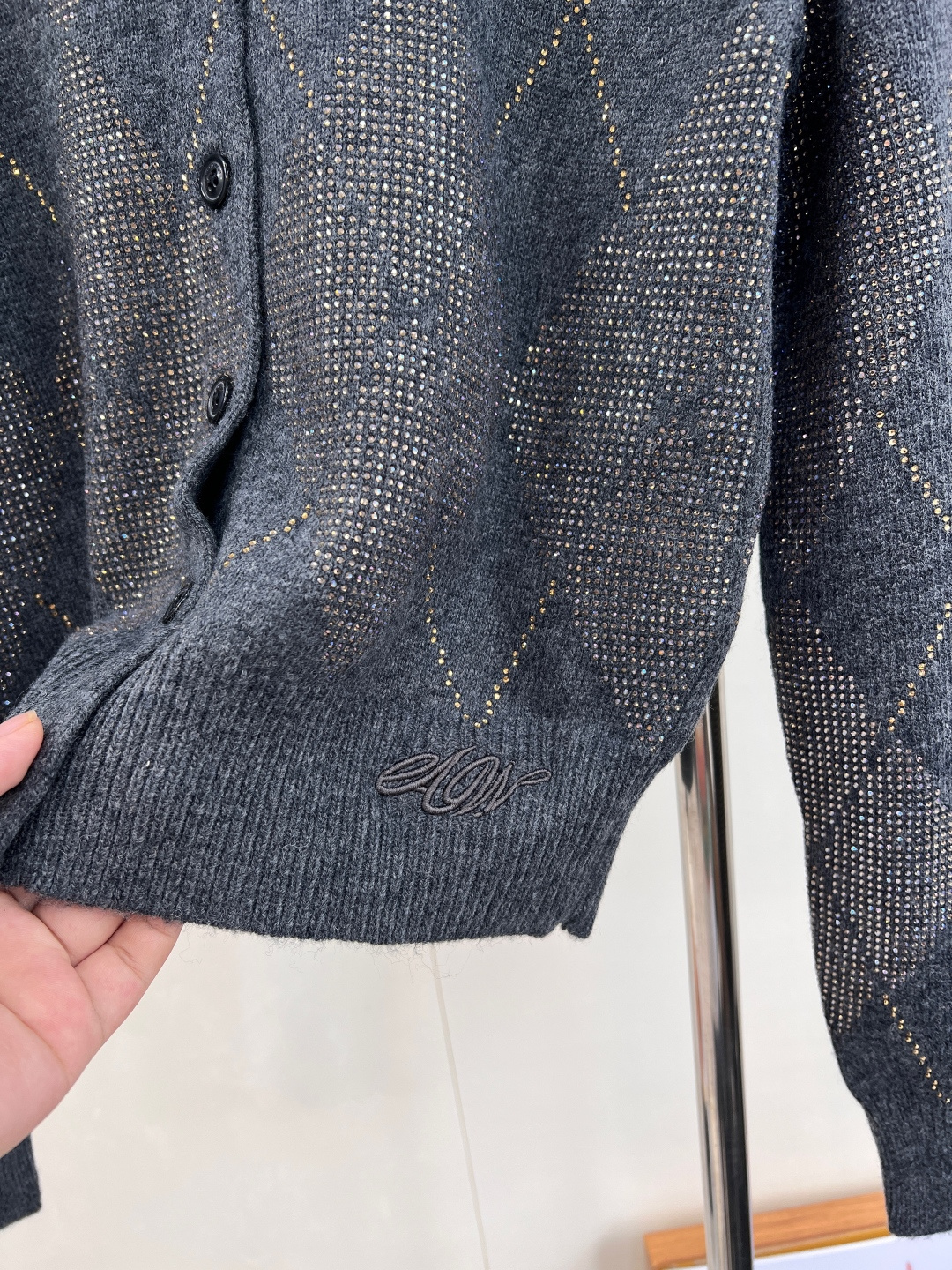 🆕Alexander wang2025新款烫钻菱格提花针织开衫，定制YB羊毛纱线织造，质感细腻，舒适好穿