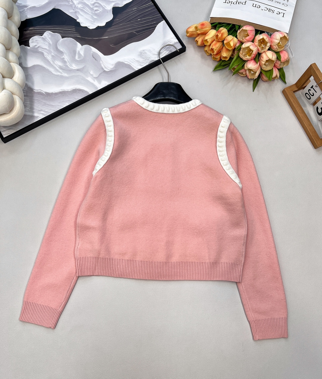 🆕 CHANEL 新款人间香奈儿，重工艺镂空浮雕针织开衫立体山拼色包边工艺，气质奢华又高级。原版定制面料