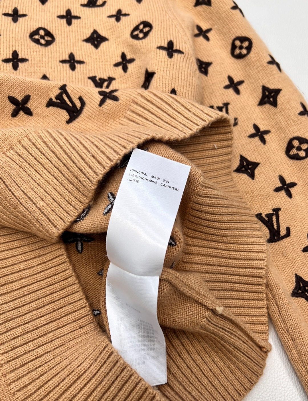 🆕Louis Vuitton2025新款圆领刺绣针织套头毛衣定制YB羊绒纱线织造 质感细腻 穿搭舒适 圆