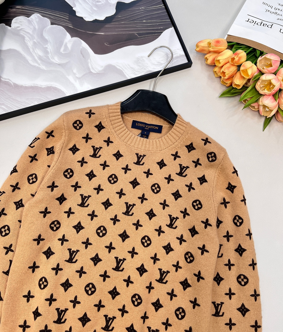 🆕Louis Vuitton2025新款圆领刺绣针织套头毛衣定制YB羊绒纱线织造 质感细腻 穿搭舒适 圆