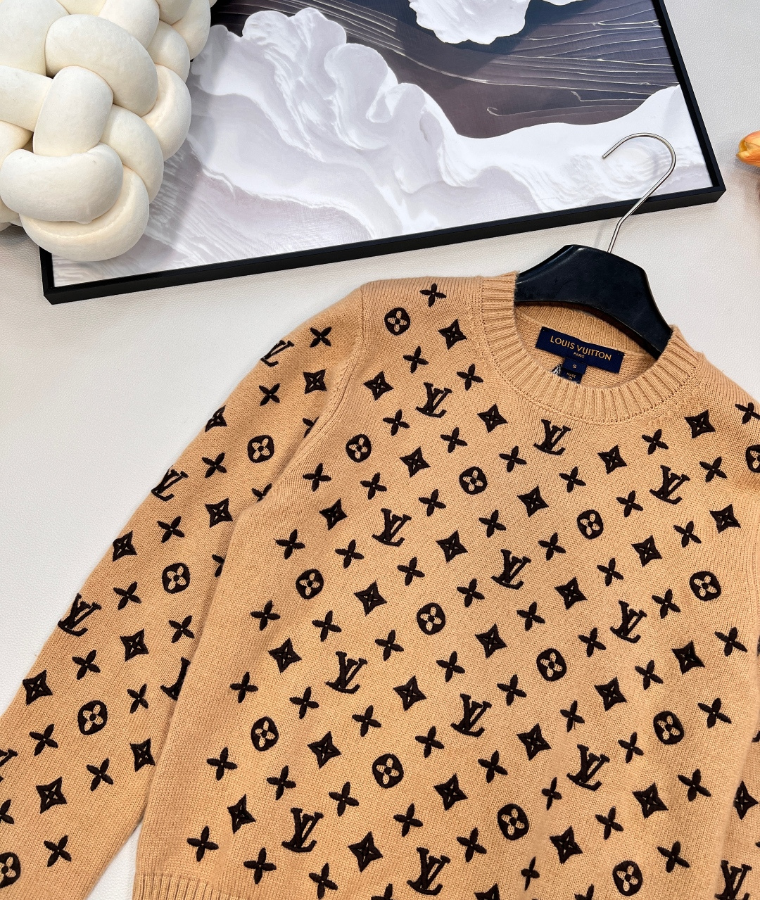 🆕Louis Vuitton2025新款圆领刺绣针织套头毛衣定制YB羊绒纱线织造 质感细腻 穿搭舒适 圆