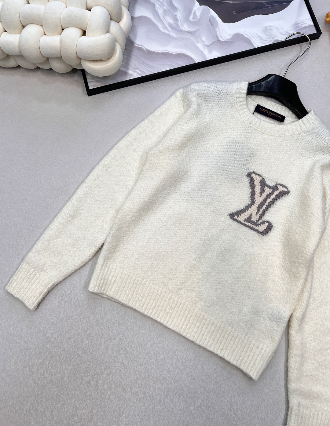 🆕 LOUIS VUITTON 撞色字母嵌花图案羊毛针织衫原版11050购入 定染定纺特殊纱线毛衣颜色是