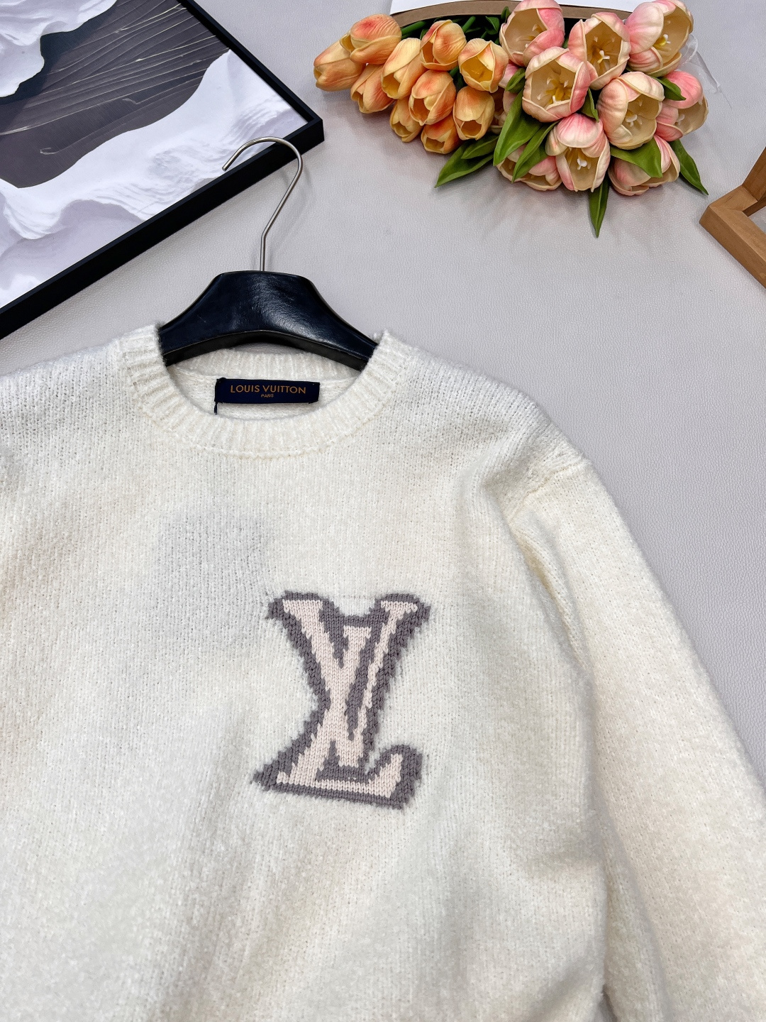 🆕 LOUIS VUITTON 撞色字母嵌花图案羊毛针织衫原版11050购入 定染定纺特殊纱线毛衣颜色是