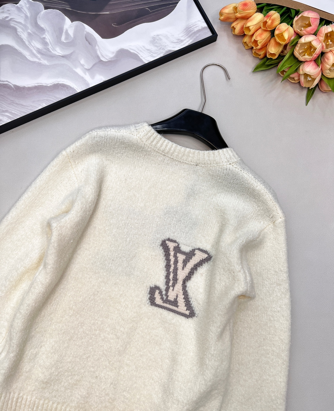 🆕 LOUIS VUITTON 撞色字母嵌花图案羊毛针织衫原版11050购入 定染定纺特殊纱线毛衣颜色是
