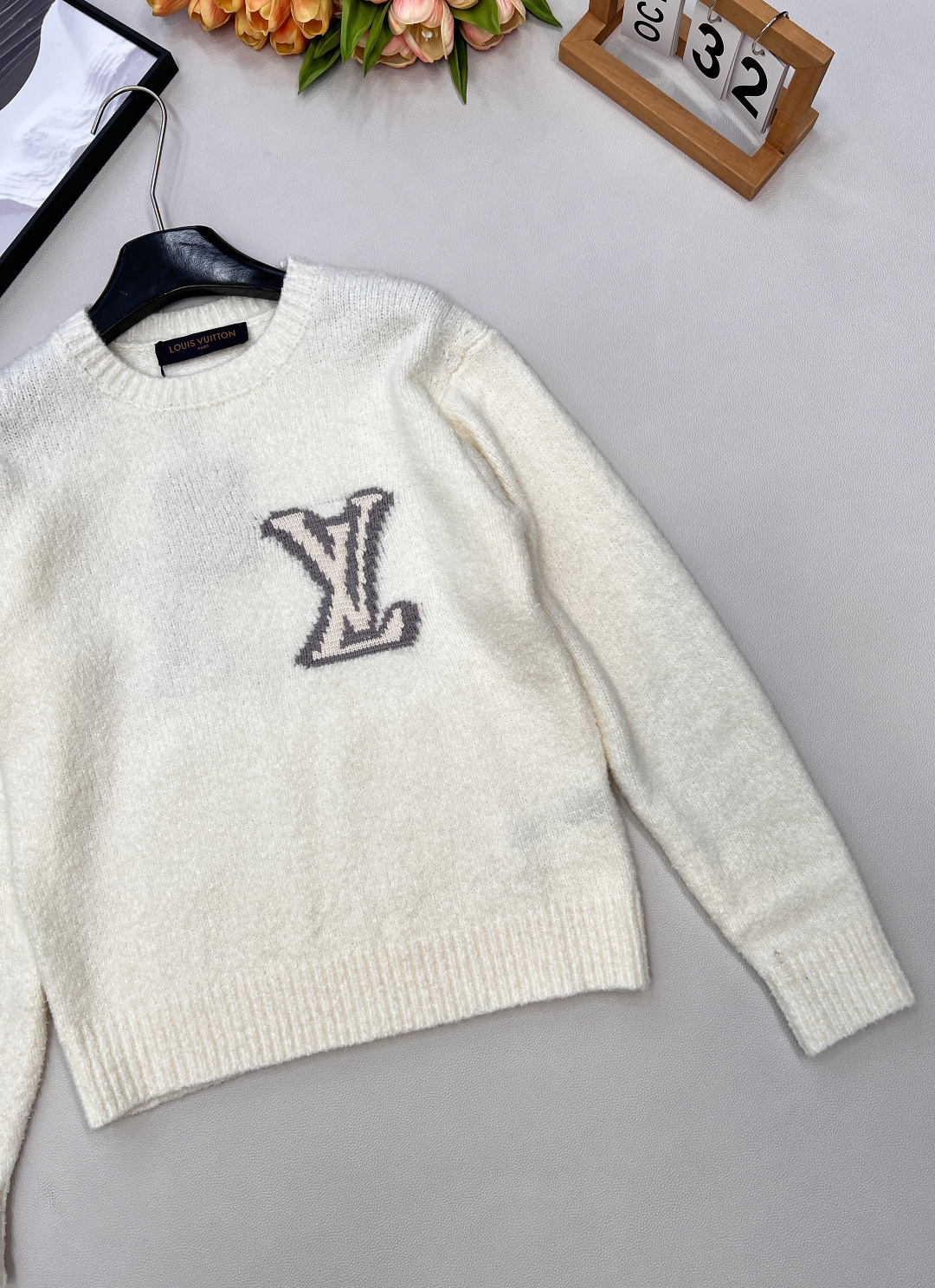 🆕 LOUIS VUITTON 撞色字母嵌花图案羊毛针织衫原版11050购入 定染定纺特殊纱线毛衣颜色是