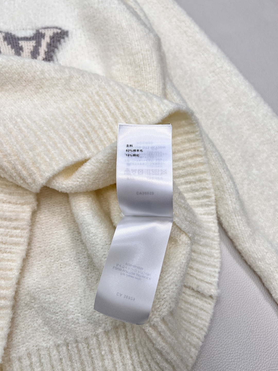 🆕 LOUIS VUITTON 撞色字母嵌花图案羊毛针织衫原版11050购入 定染定纺特殊纱线毛衣颜色是