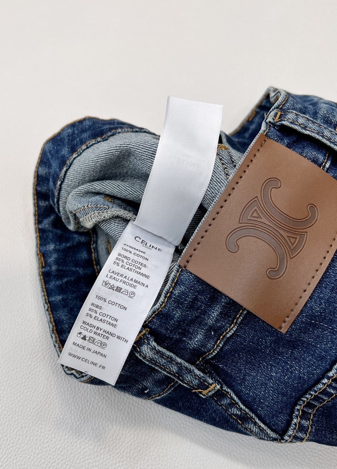 🆕CELINE新款凯旋门25秋冬款口袋刺绣弹力直筒牛仔裤，赛络纺弹力面料，深色普洗水，定制刺绣logo腰