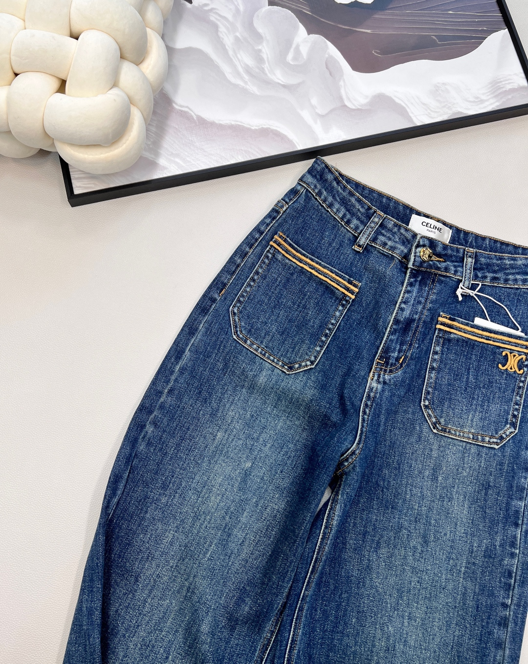 🆕CELINE新款凯旋门25秋冬款口袋刺绣弹力直筒牛仔裤，赛络纺弹力面料，深色普洗水，定制刺绣logo腰