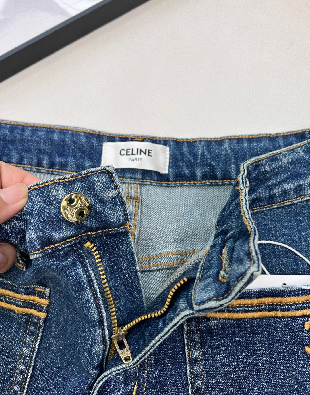 🆕CELINE新款凯旋门25秋冬款口袋刺绣弹力直筒牛仔裤，赛络纺弹力面料，深色普洗水，定制刺绣logo腰