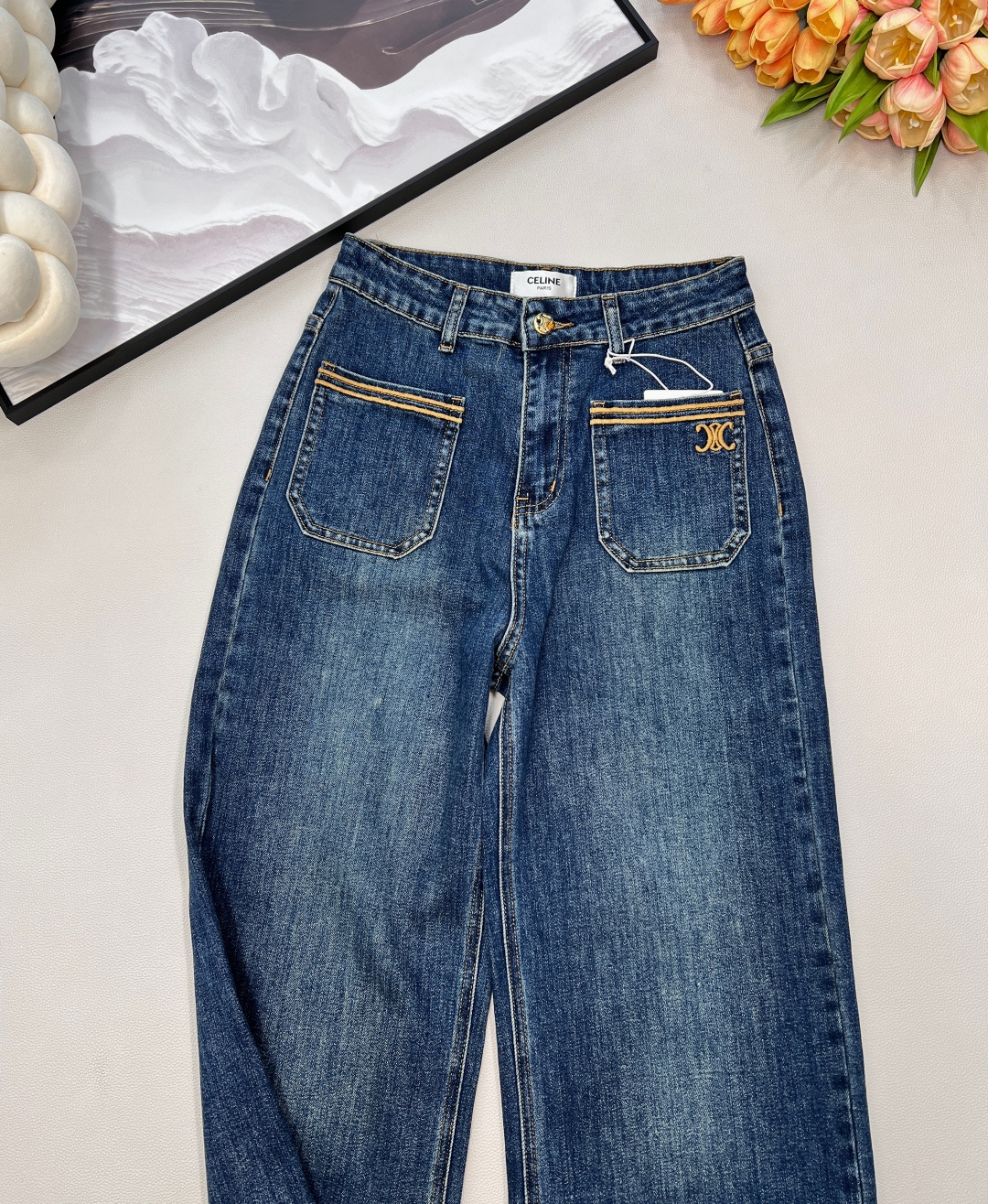 🆕CELINE新款凯旋门25秋冬款口袋刺绣弹力直筒牛仔裤，赛络纺弹力面料，深色普洗水，定制刺绣logo腰