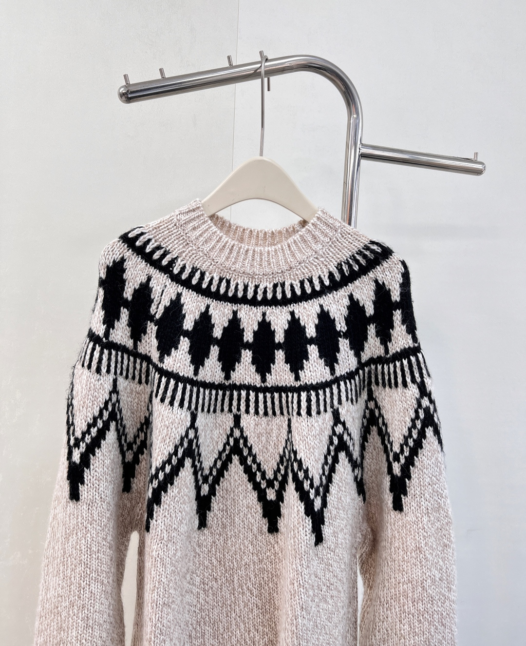 🆕Dior 25FW滑雪系列✂菱格钩花️新款毛衣！很减龄哦 这件属于很舒服很百搭的那种！宝们可以叠穿外套