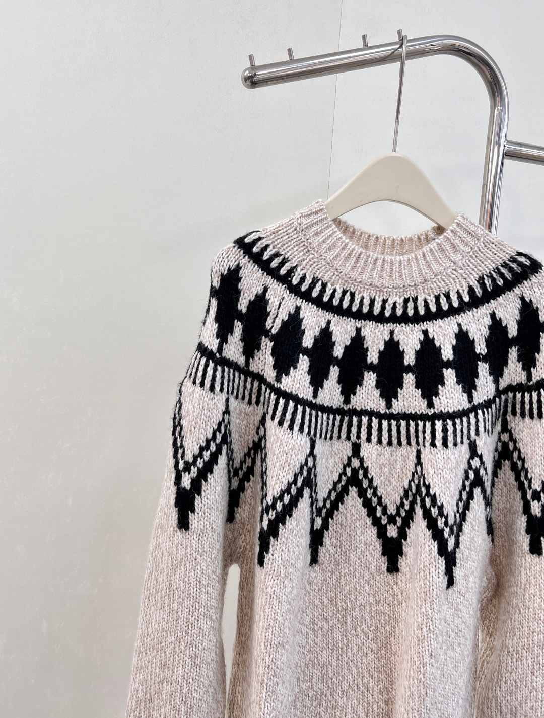 🆕Dior 25FW滑雪系列✂菱格钩花️新款毛衣！很减龄哦 这件属于很舒服很百搭的那种！宝们可以叠穿外套