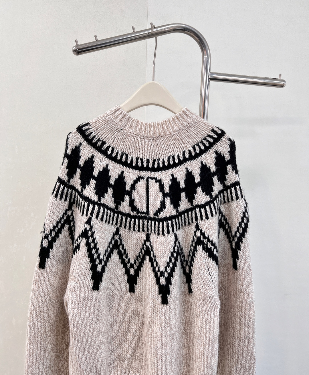 🆕Dior 25FW滑雪系列✂菱格钩花️新款毛衣！很减龄哦 这件属于很舒服很百搭的那种！宝们可以叠穿外套