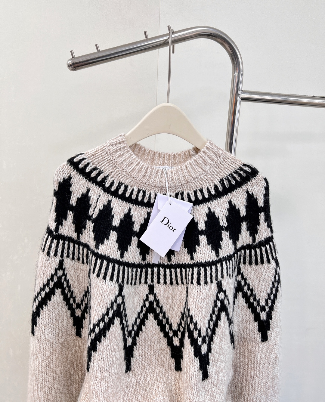 🆕Dior 25FW滑雪系列✂菱格钩花️新款毛衣！很减龄哦 这件属于很舒服很百搭的那种！宝们可以叠穿外套