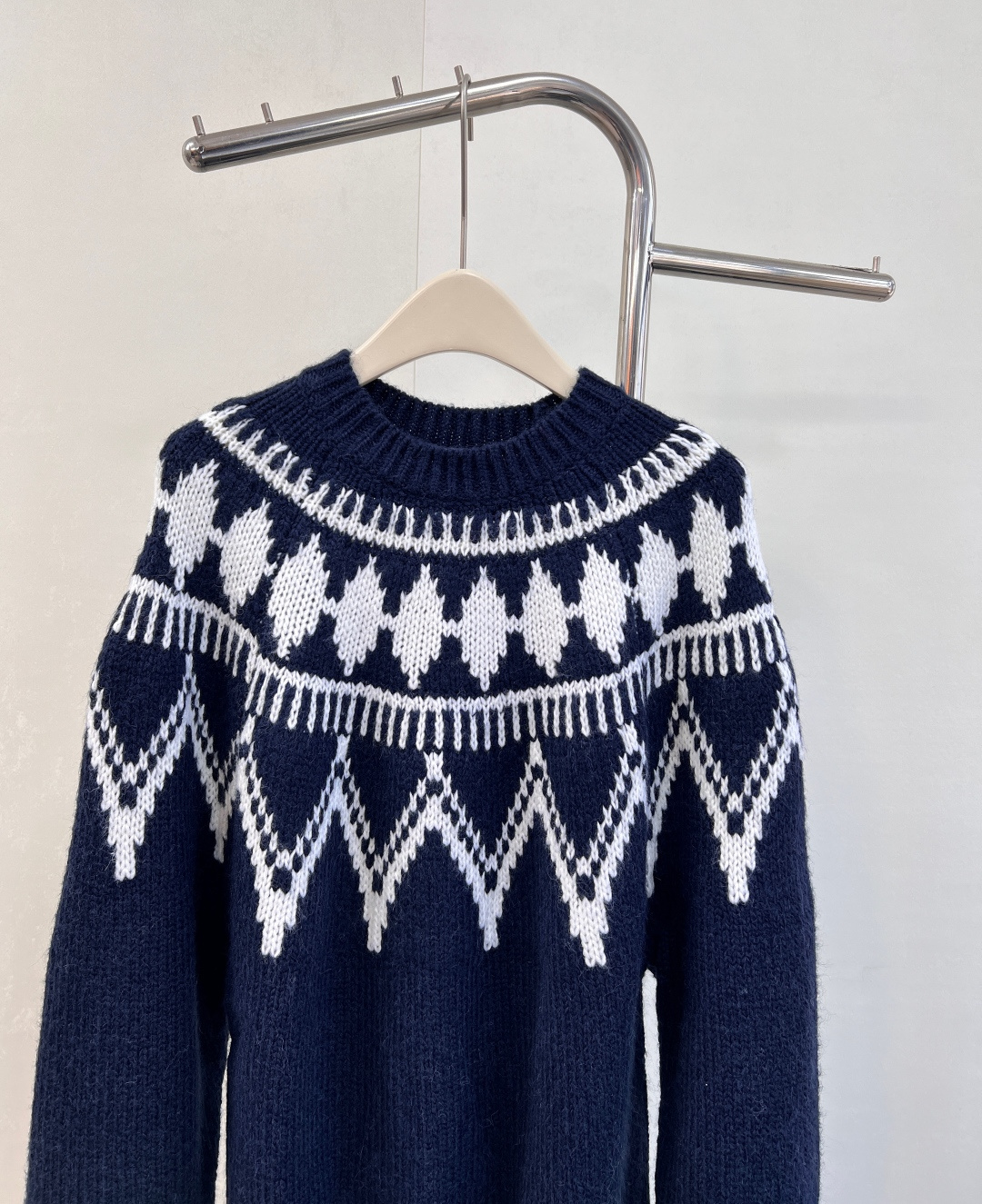 🆕Dior 25FW滑雪系列✂菱格钩花️新款毛衣！很减龄哦 这件属于很舒服很百搭的那种！宝们可以叠穿外套