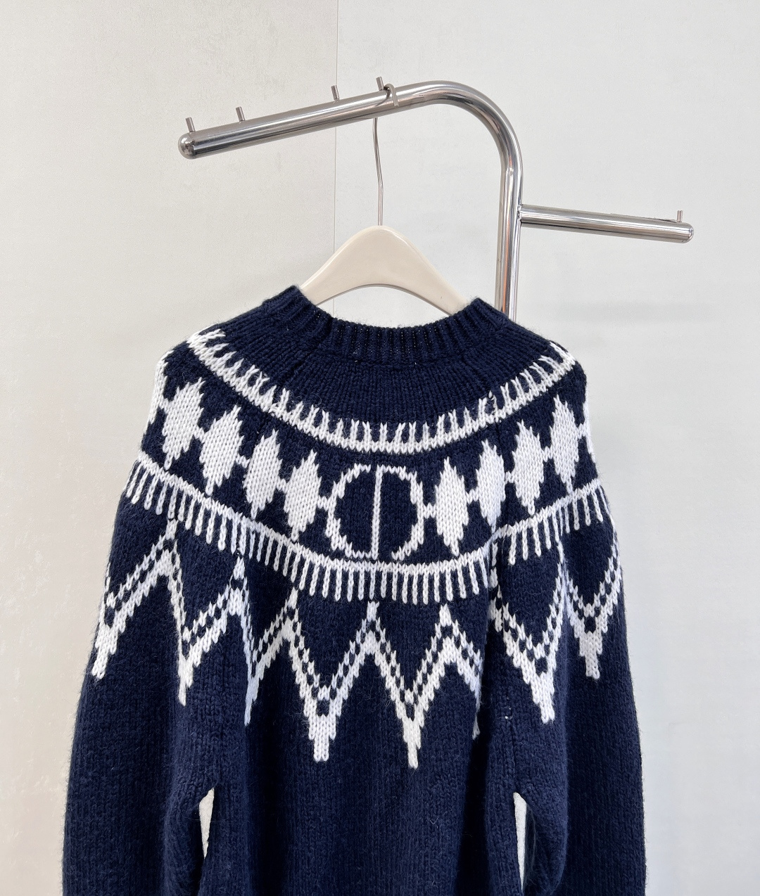 🆕Dior 25FW滑雪系列✂菱格钩花️新款毛衣！很减龄哦 这件属于很舒服很百搭的那种！宝们可以叠穿外套