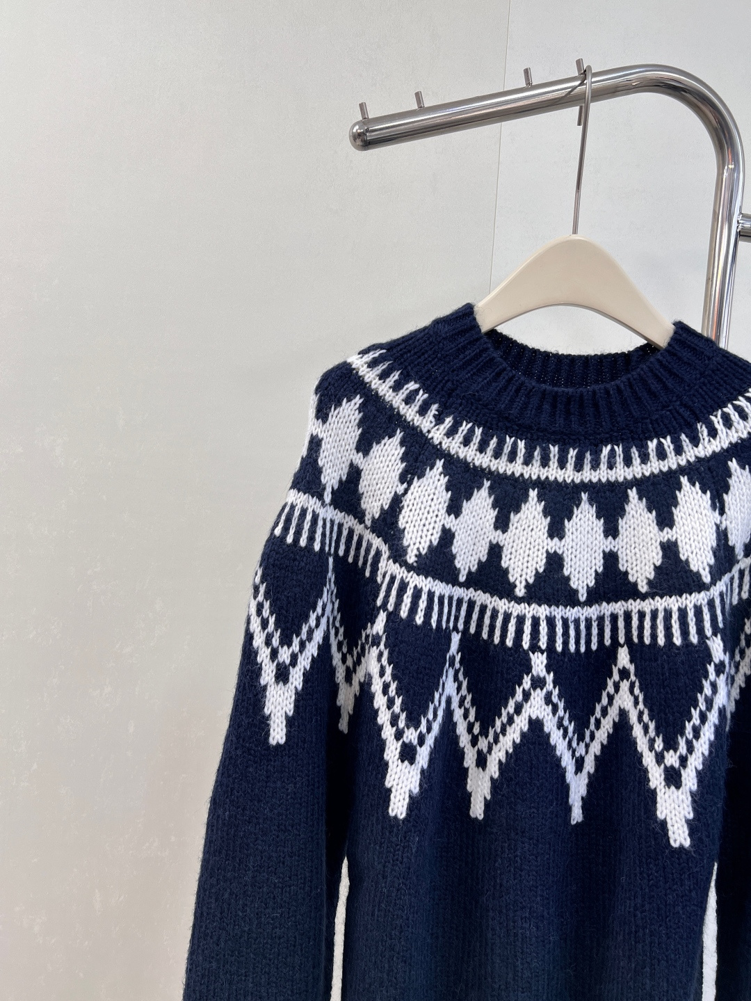 🆕Dior 25FW滑雪系列✂菱格钩花️新款毛衣！很减龄哦 这件属于很舒服很百搭的那种！宝们可以叠穿外套