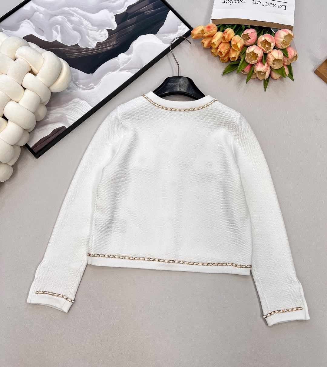 🆕Balmain 巴尔曼高密度短款针织衫外套门襟+口袋+袖口都采用了金属编织链条做装饰在视觉上给人满满的