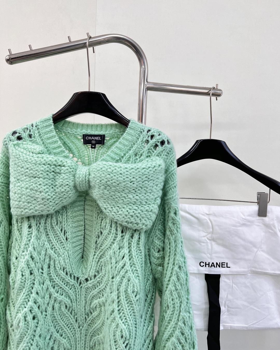 🆕Chanel2025新款蝴蝶结镂空针织裙，定制YB羊绒纱线织造，穿搭舒适，柔软细腻，针织连衣裙剪裁，胸