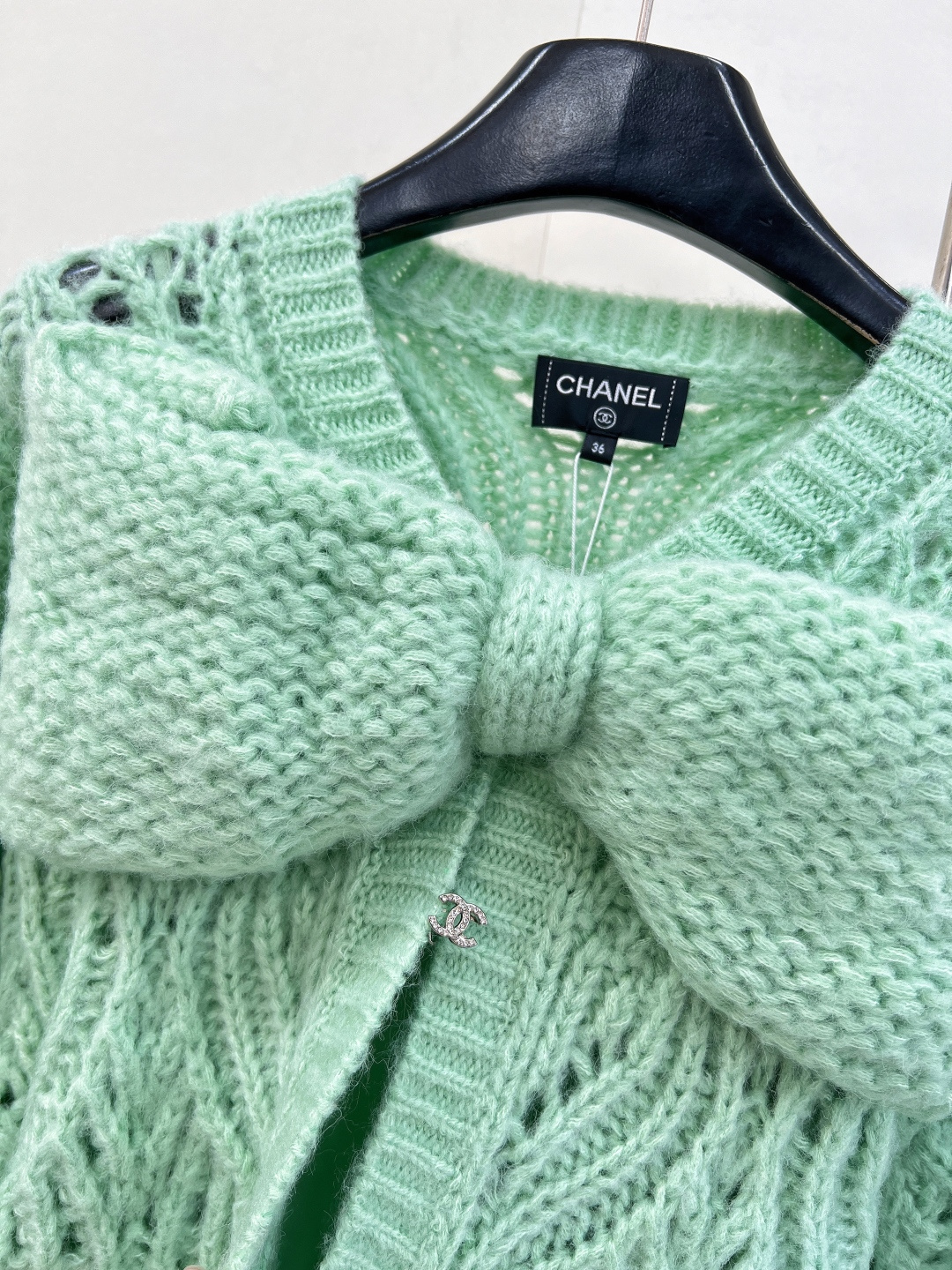 🆕Chanel2025新款蝴蝶结镂空针织裙，定制YB羊绒纱线织造，穿搭舒适，柔软细腻，针织连衣裙剪裁，胸