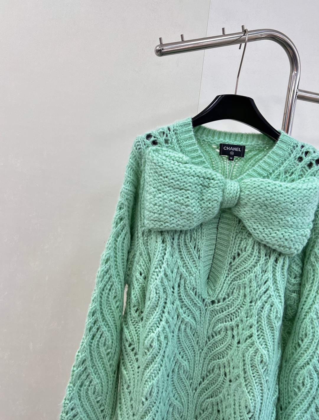 🆕Chanel2025新款蝴蝶结镂空针织裙，定制YB羊绒纱线织造，穿搭舒适，柔软细腻，针织连衣裙剪裁，胸