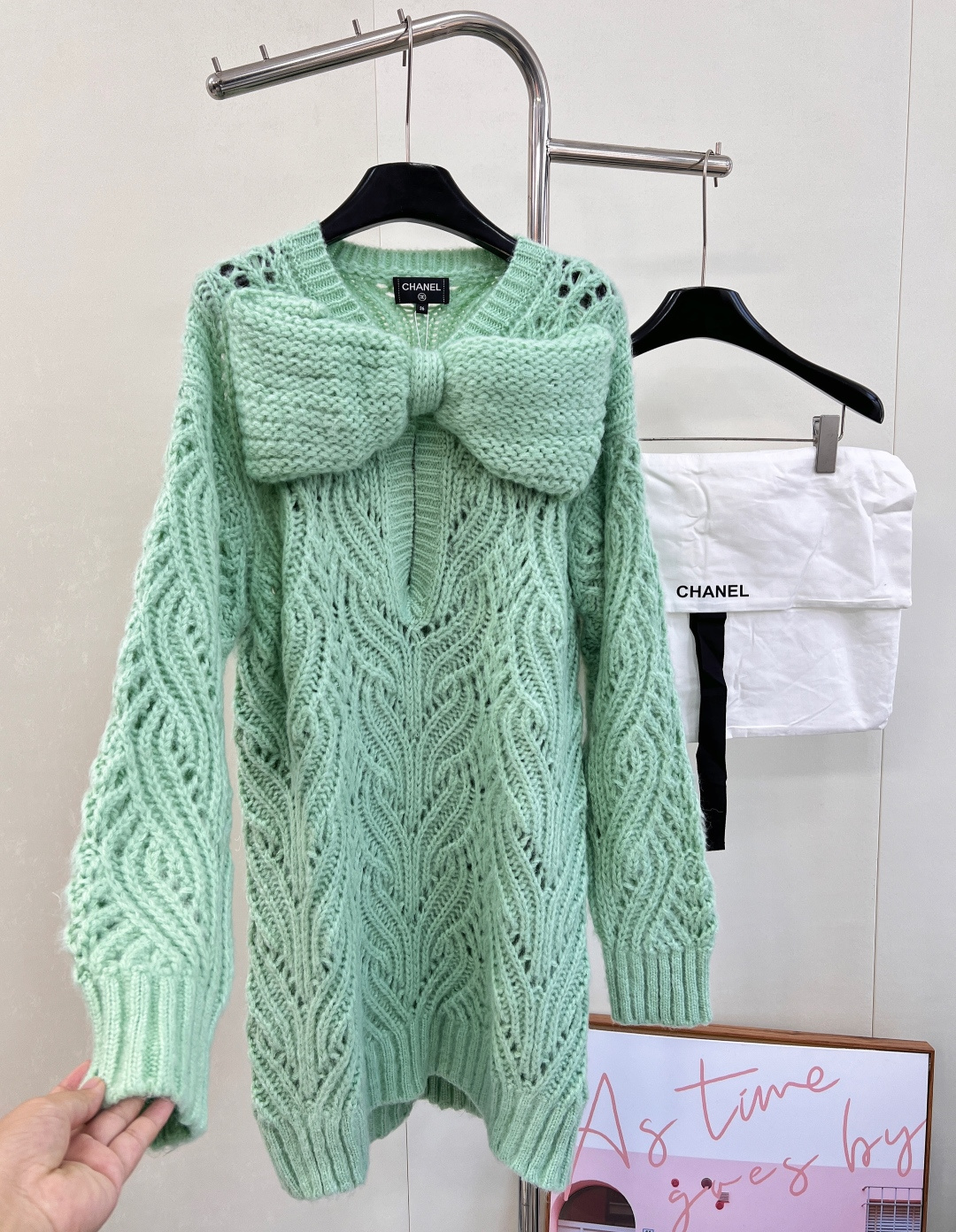 🆕Chanel2025新款蝴蝶结镂空针织裙，定制YB羊绒纱线织造，穿搭舒适，柔软细腻，针织连衣裙剪裁，胸