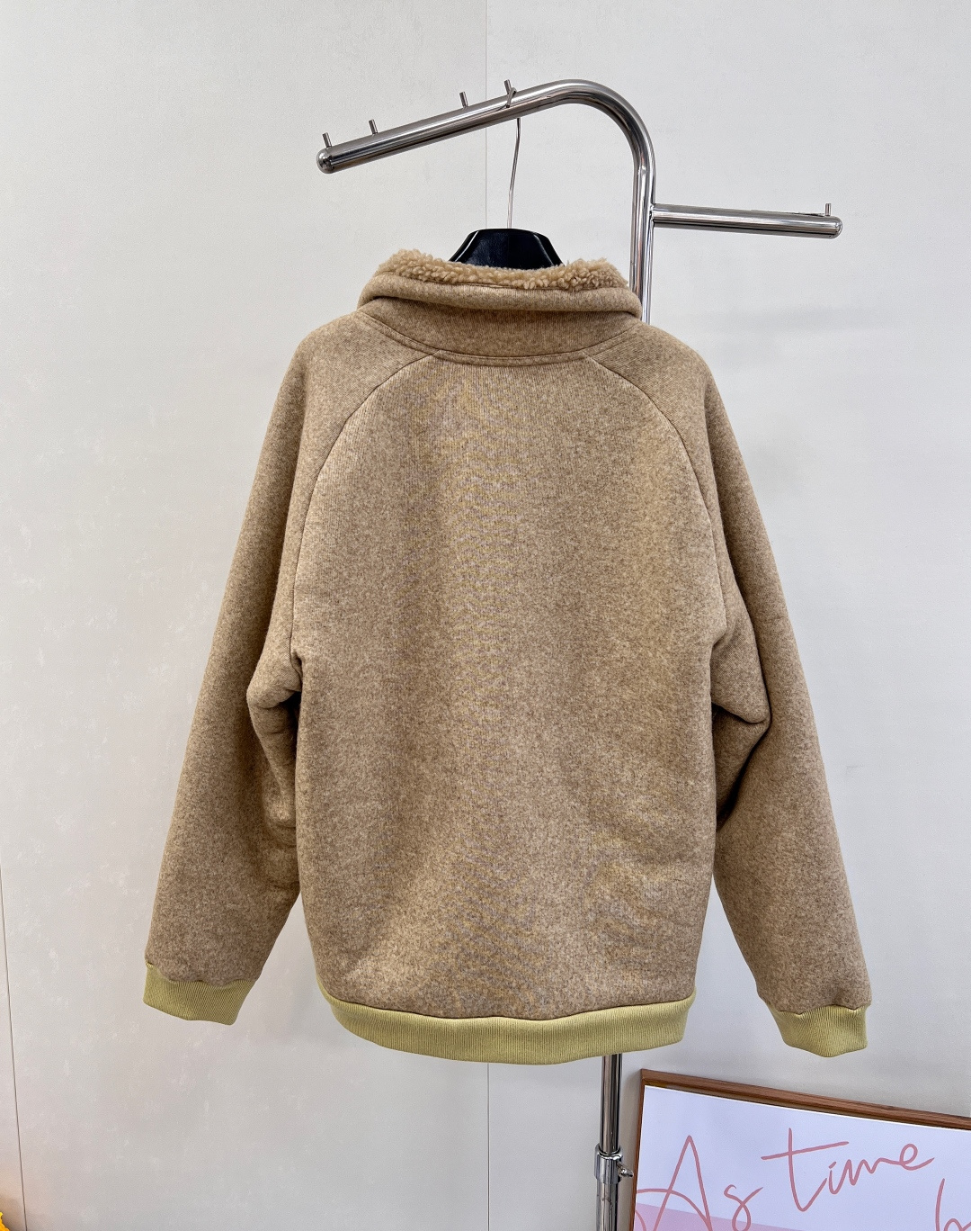 🆕MiuMiu25SS秋冬新款温暖美拉德配色，来get秋冬第一件外套～软乎乎廓形摇粒绒外套穿上就是时髦精