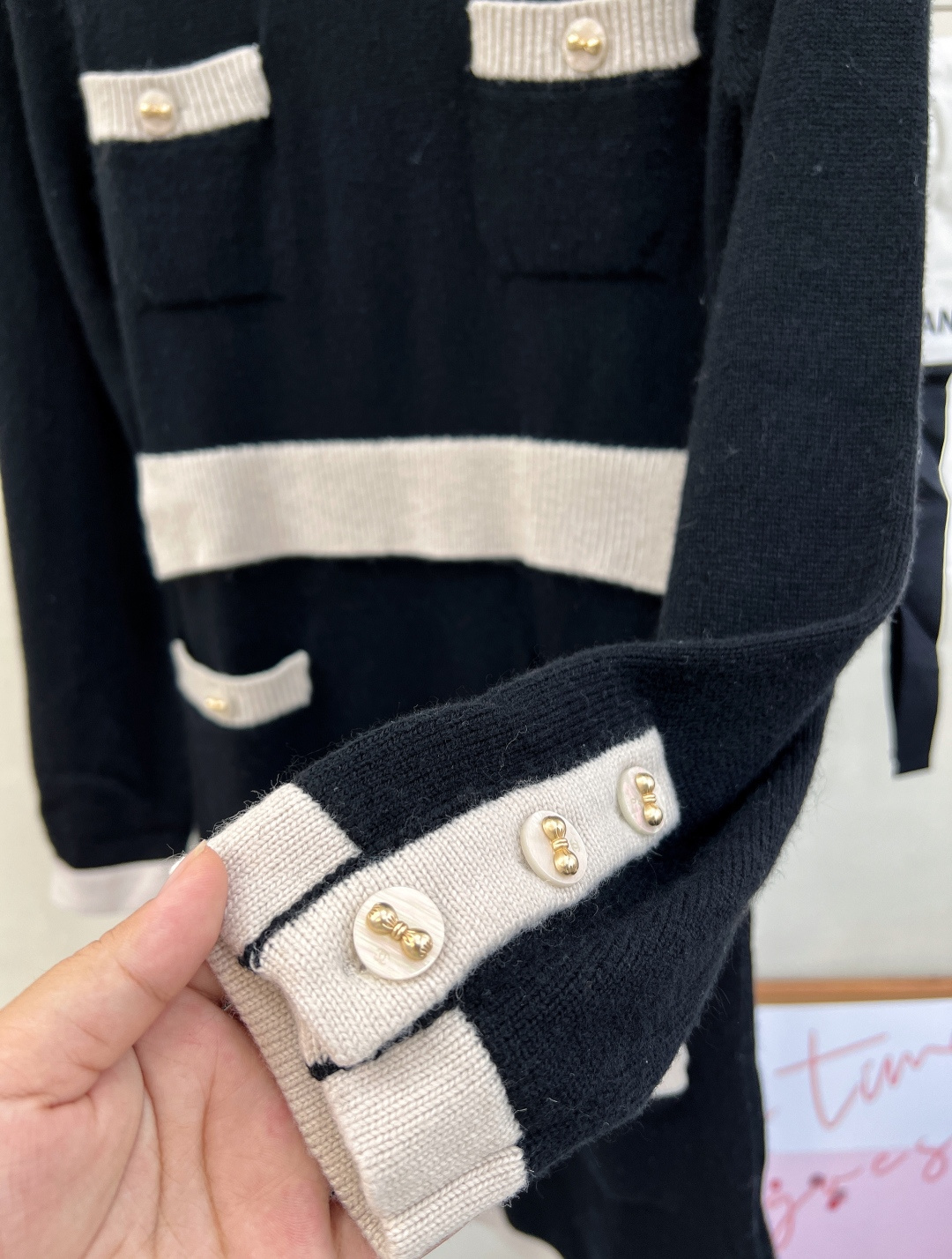 🆕Chanel2025新款撞色口袋针织连衣裙，定制YB羊绒纱线织造，质感光泽，柔软亲肤，圆领针织连衣裙版