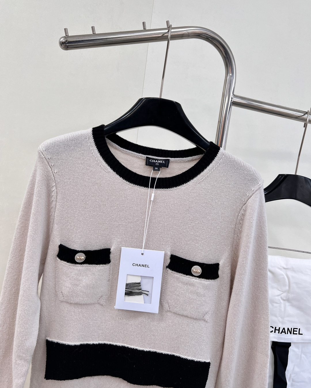 🆕Chanel2025新款撞色口袋针织连衣裙，定制YB羊绒纱线织造，质感光泽，柔软亲肤，圆领针织连衣裙版