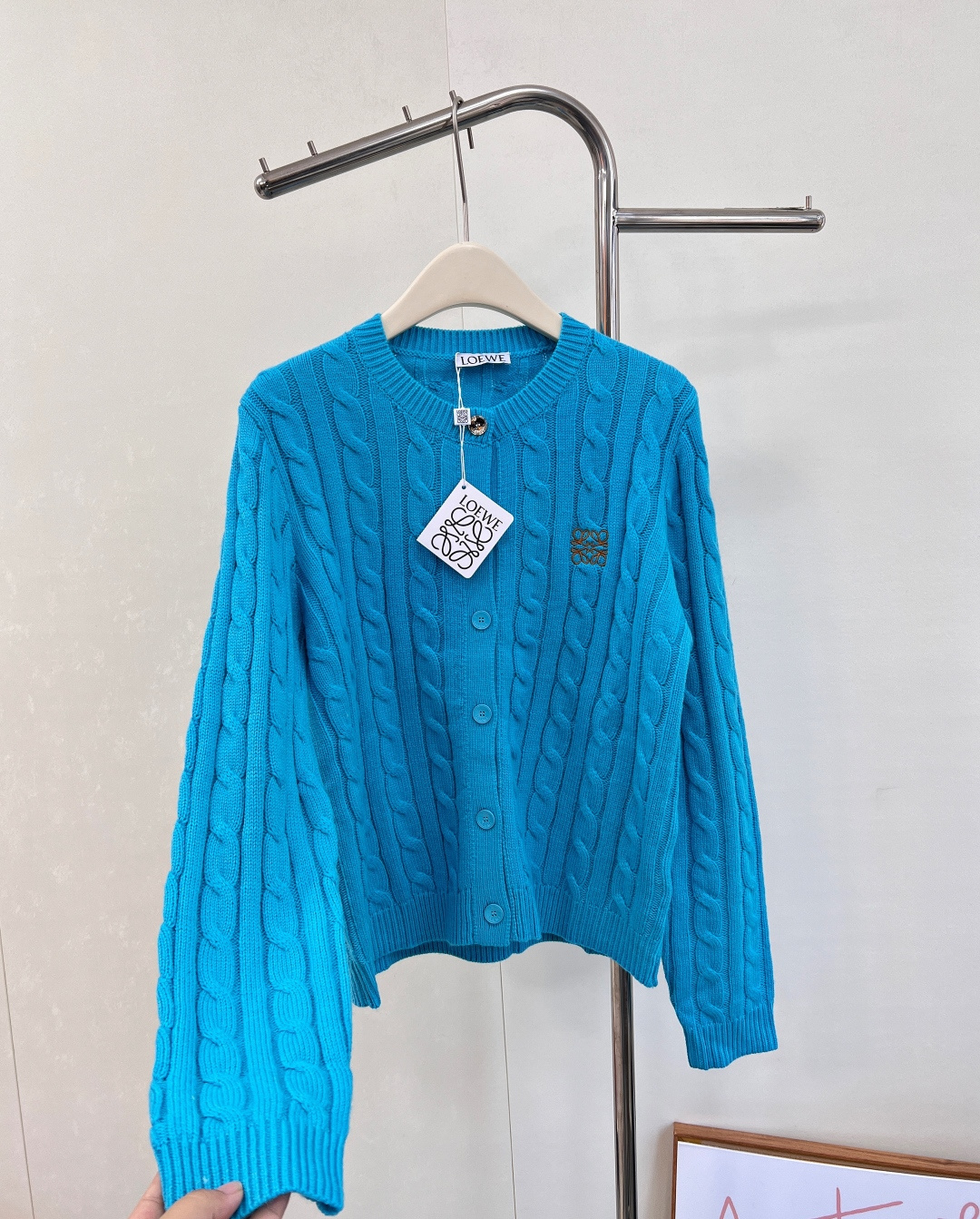 🆕Loewe25Fw早秋新款微标刺绣麻花纹针织开衫丨⚠独家yb开发！高版出品！经典麻花纹理在针织物上立体