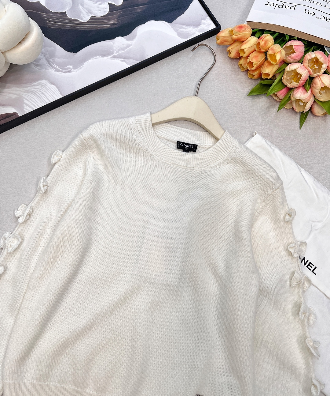 🆕Chanel2025新款袖子蝴蝶结针织上衣，定制YB羊绒纱线织造 质感光泽 柔软亲肤 长袖针织上衣版型