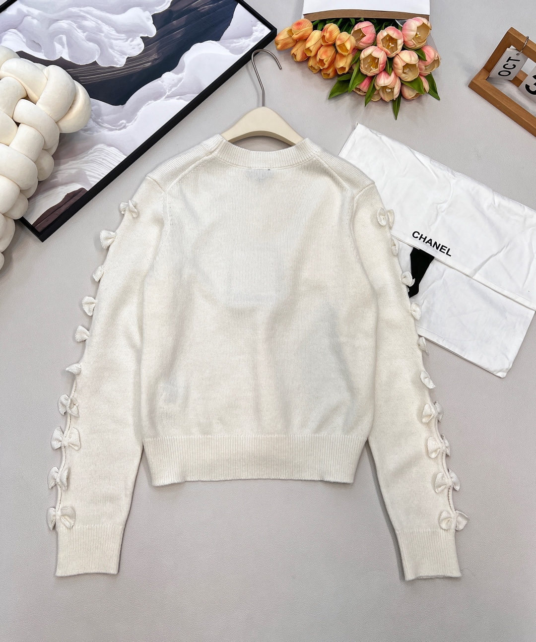 🆕Chanel2025新款袖子蝴蝶结针织上衣，定制YB羊绒纱线织造 质感光泽 柔软亲肤 长袖针织上衣版型