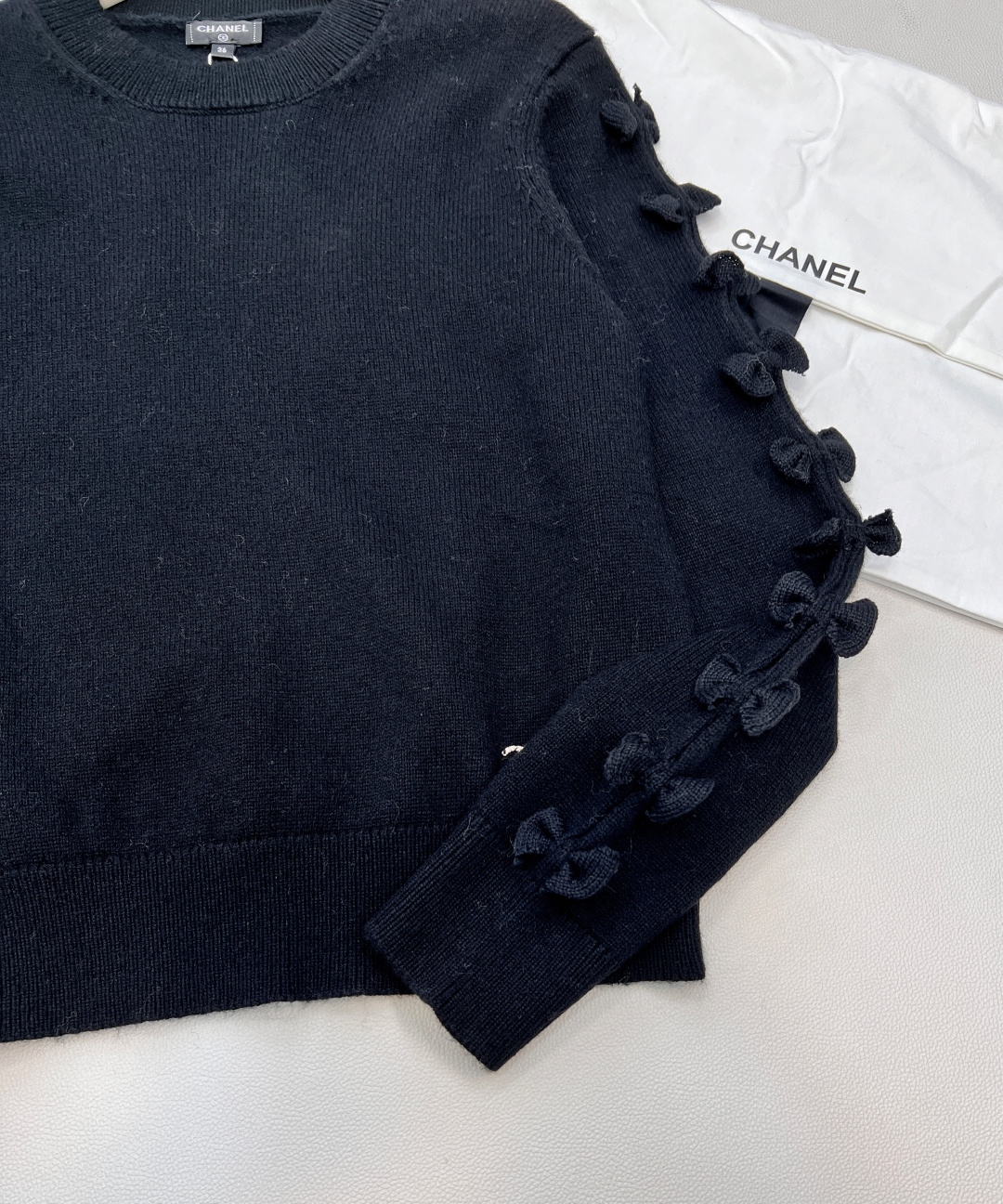 🆕Chanel2025新款袖子蝴蝶结针织上衣，定制YB羊绒纱线织造 质感光泽 柔软亲肤 长袖针织上衣版型