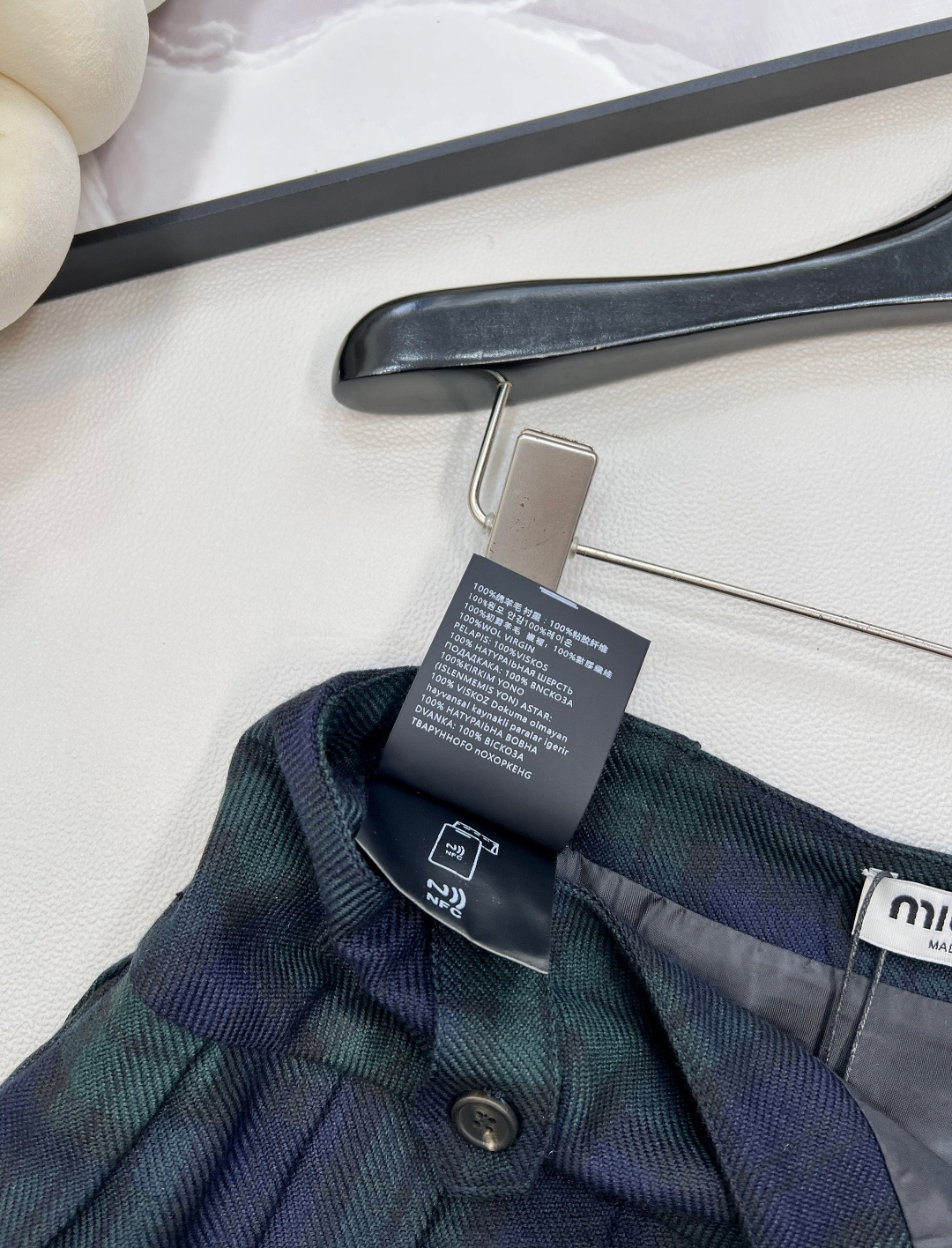 🆕 MIUMIU 格纹羊毛混纺A字短百褶半裙，这次的ootd是格子绿 让学院气息更有氛围感🍃立体字母徽标