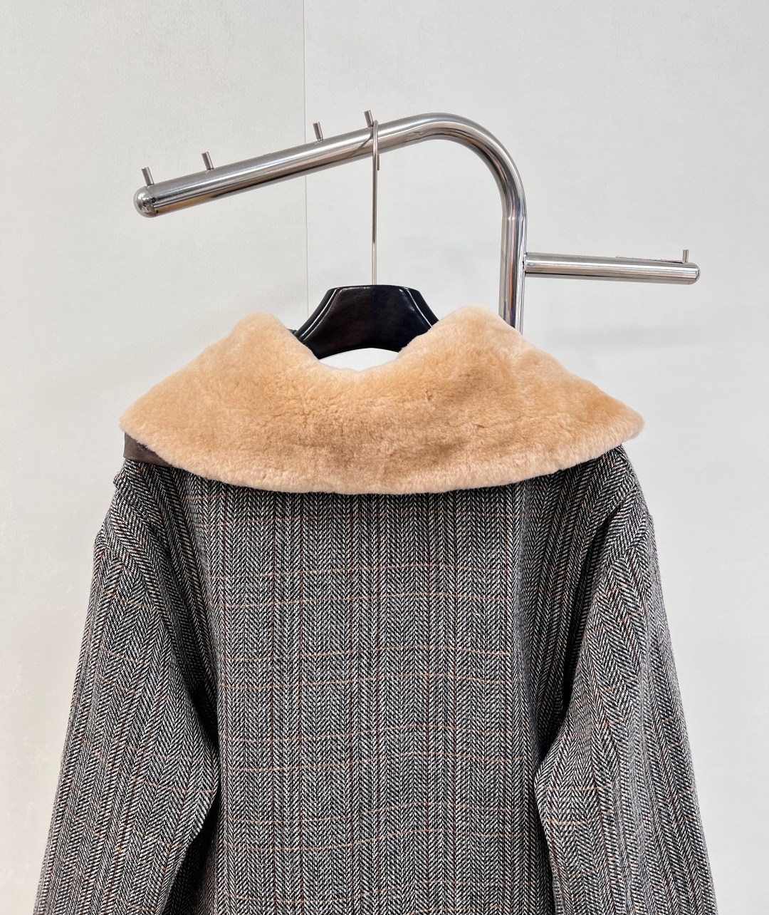 🆕Miumiu2025新款可拆卸毛领外套，定制YB百分百羊毛呢材质，工艺处理，呈现磨毛视觉体验，整件轻盈